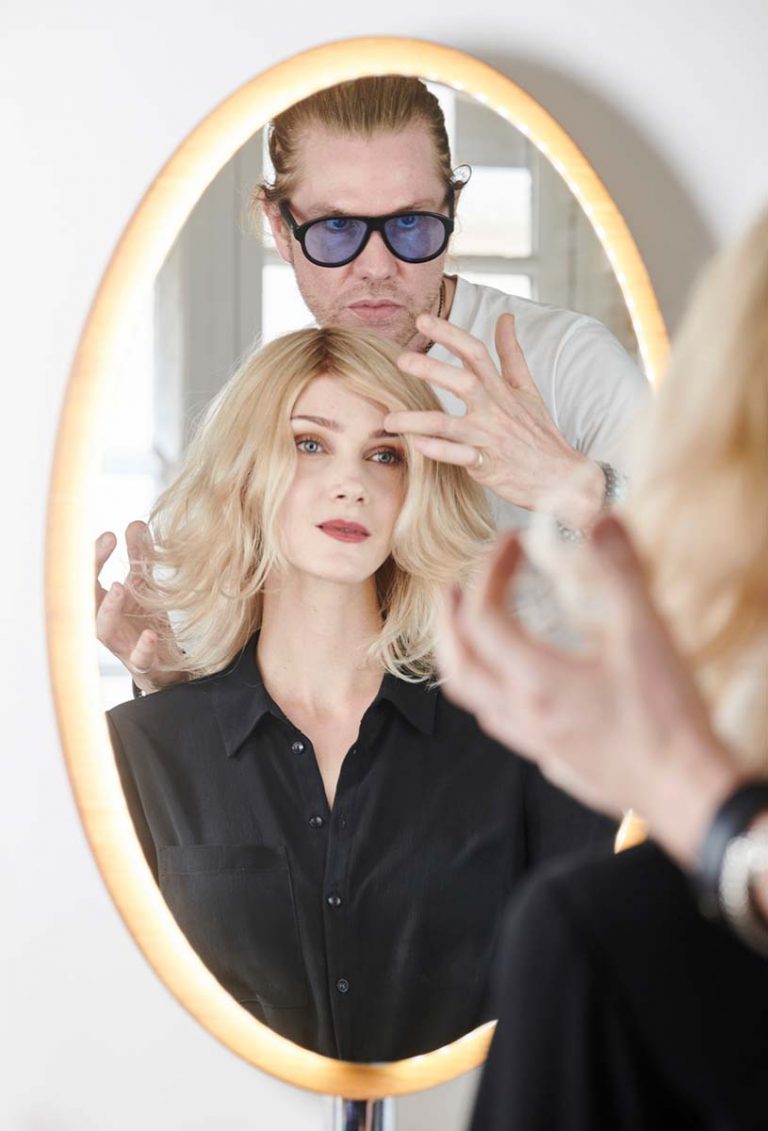 “La Cabine à cheveux”