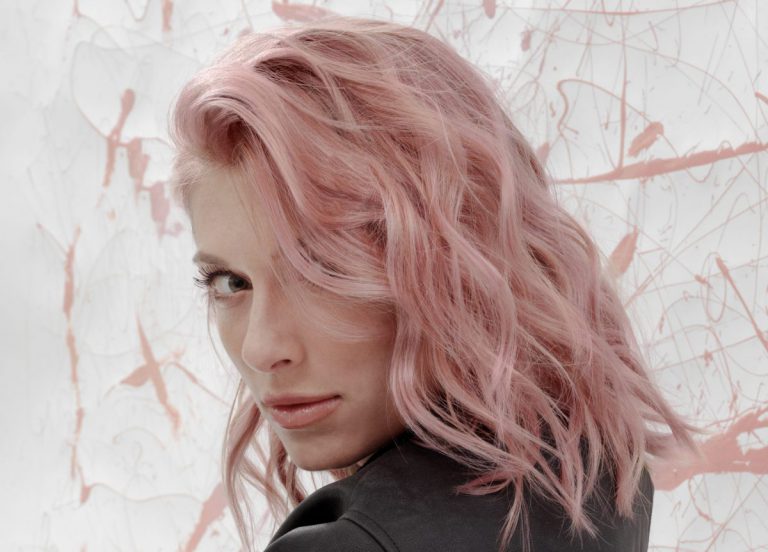 Les cheveux roses selon Jean Louis David