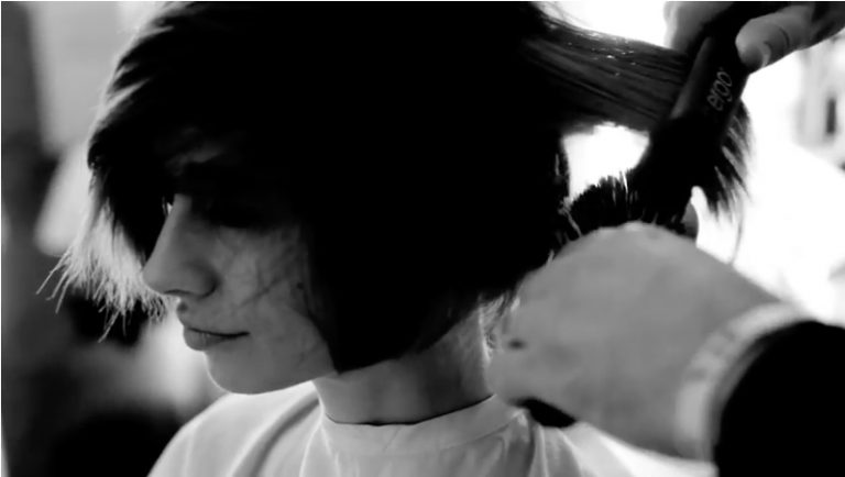 Alert Vidéo ! La petite robe noire de la coiffure par Douglas Mac Coy