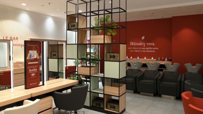 Saint Algue fait évolution son univers de salon