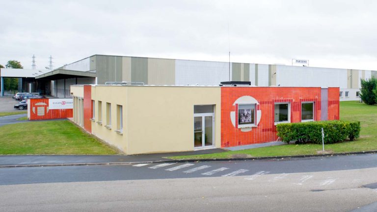 Géraldine Laurent, à la tête de l’usine de production Eugène Perma