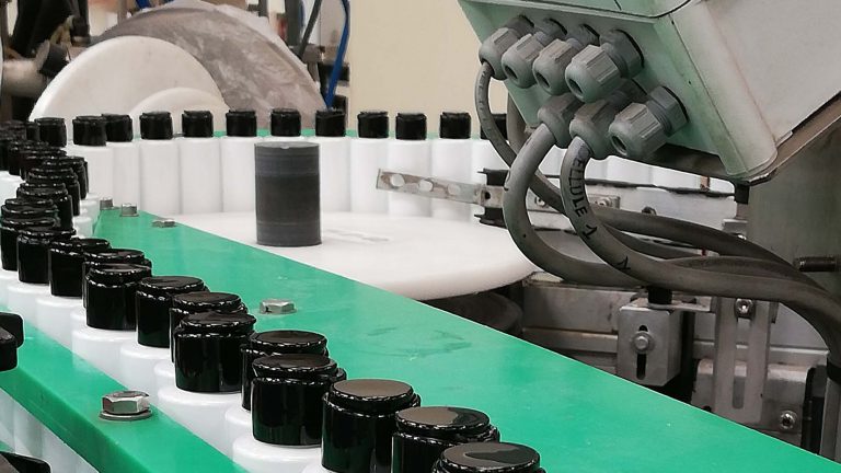 L’Usine Eugène Perma produit des lotions hydroalcooliques